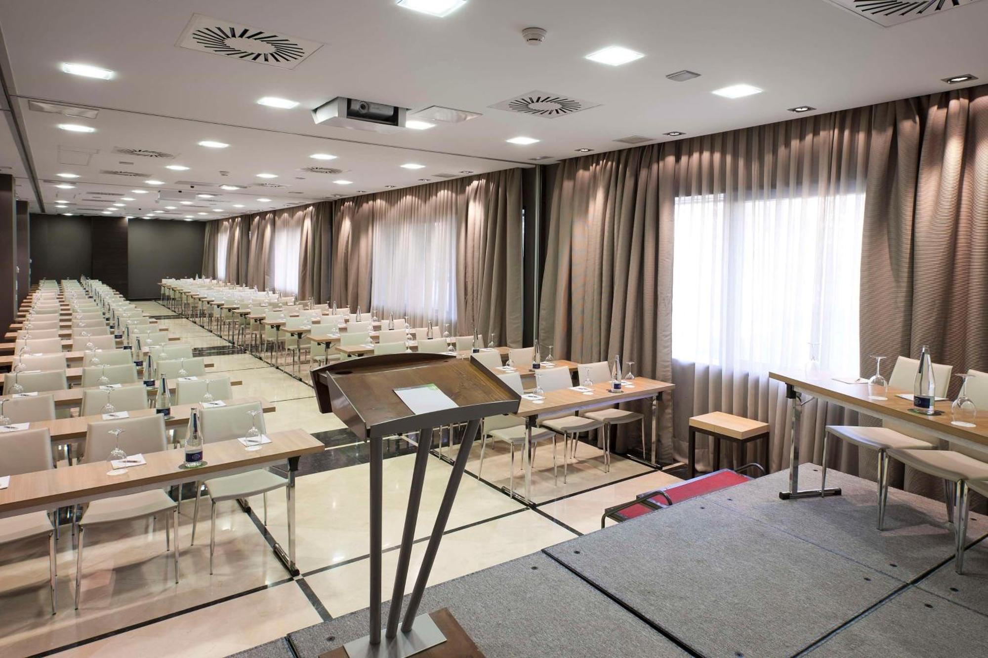 Nh Madrid Ribera Del Manzanares Hotel Bagian luar foto