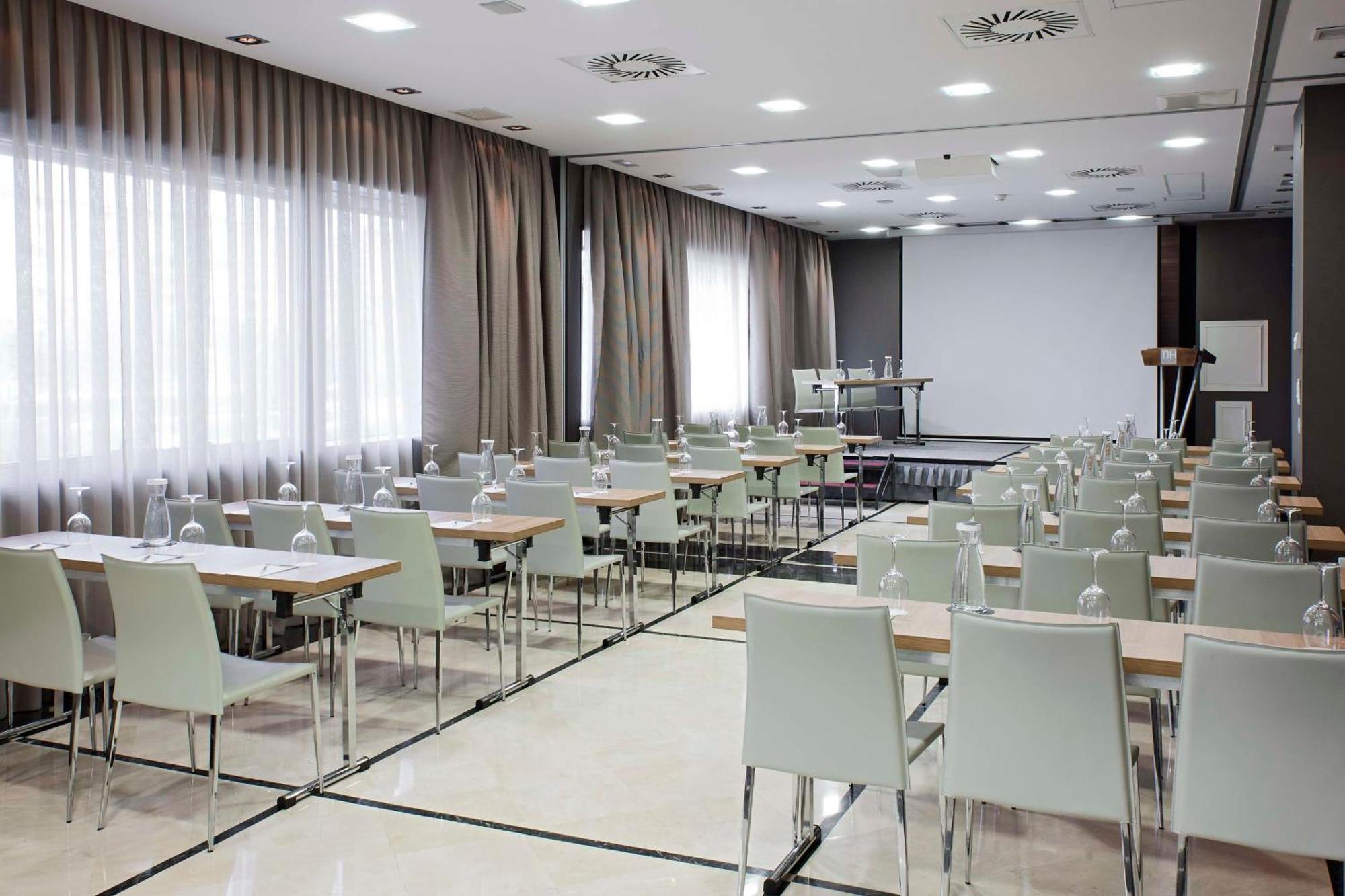 Nh Madrid Ribera Del Manzanares Hotel Bagian luar foto