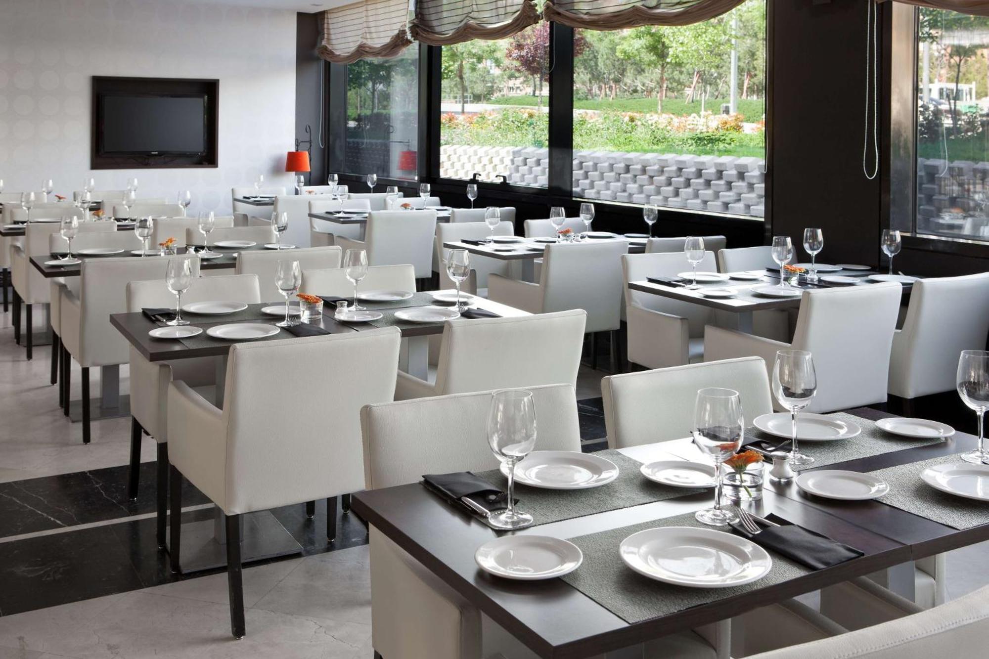 Nh Madrid Ribera Del Manzanares Hotel Bagian luar foto