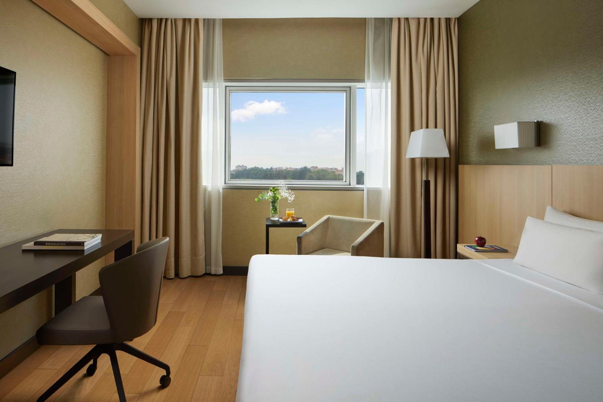 Nh Madrid Ribera Del Manzanares Hotel Bagian luar foto